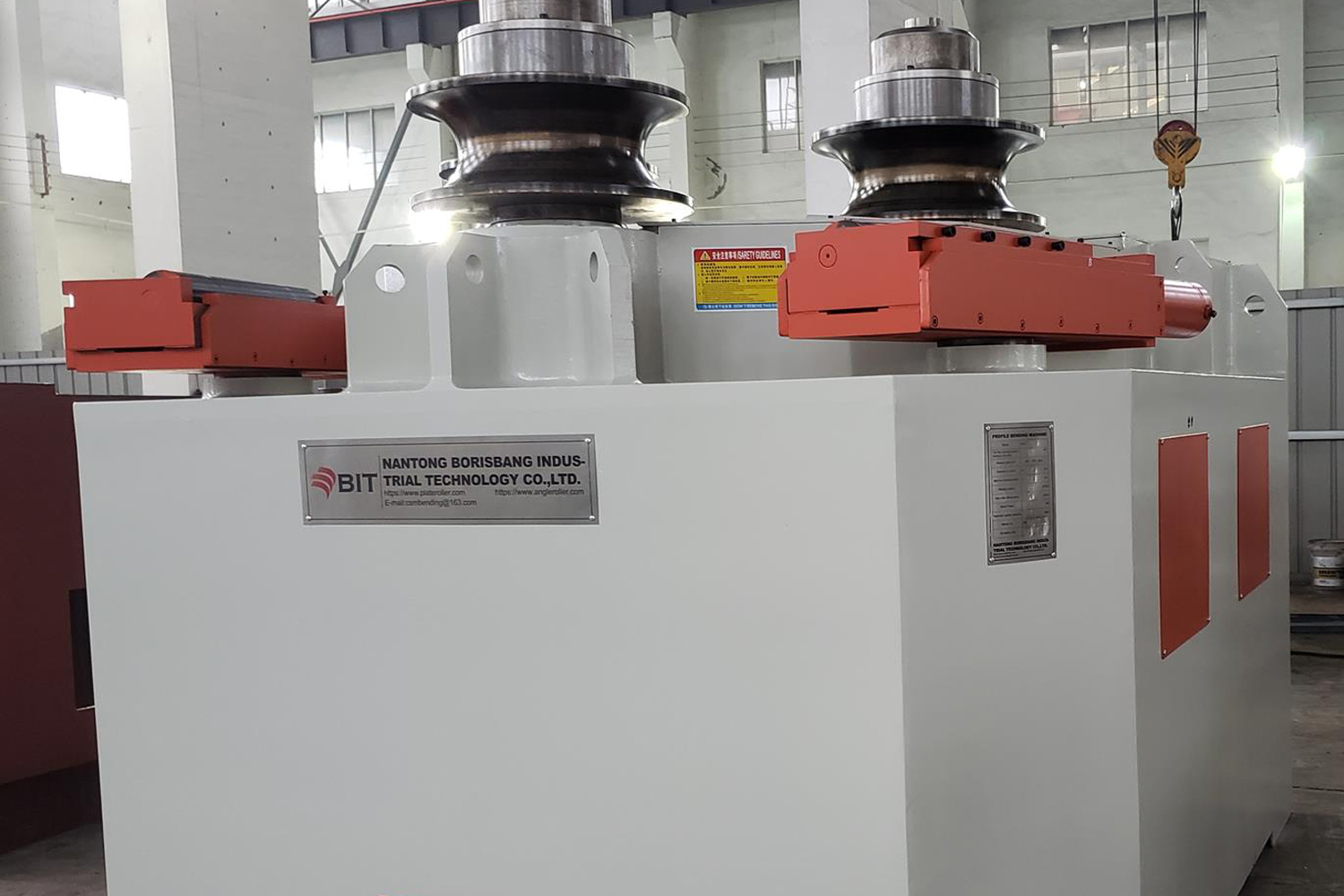 型材彎曲機與鋼筋滾絲機的工藝與應用